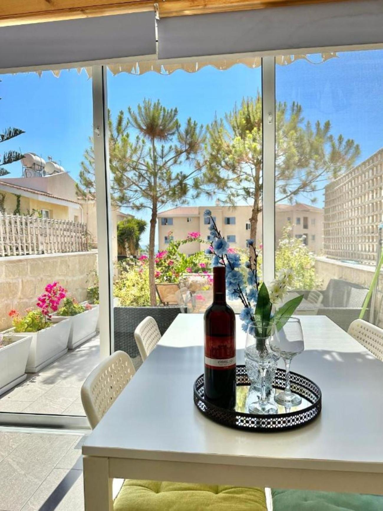 H&O Danaos Sea Breeze Apartment Paphos Exteriör bild